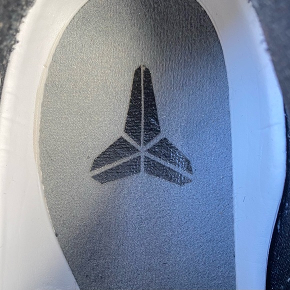 NIKE - Kobe 11 Elite Low Easter - Picture 8 of 8